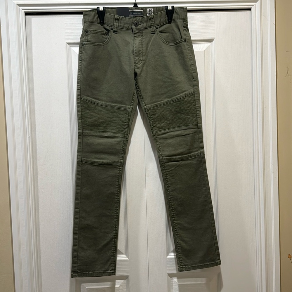 NWT- Men’s INC- International Concepts Stockholm Skinny Jeans. Size 30/32.